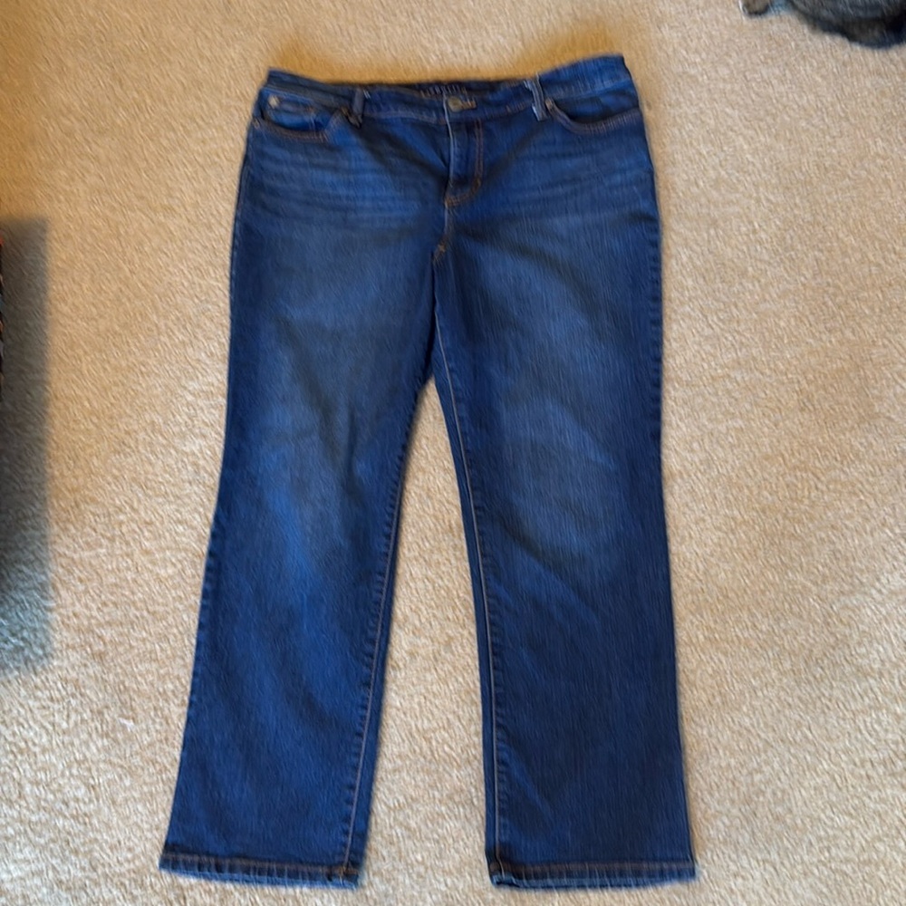 Bandolino Mandie Petite Jeans with Tan stitching.